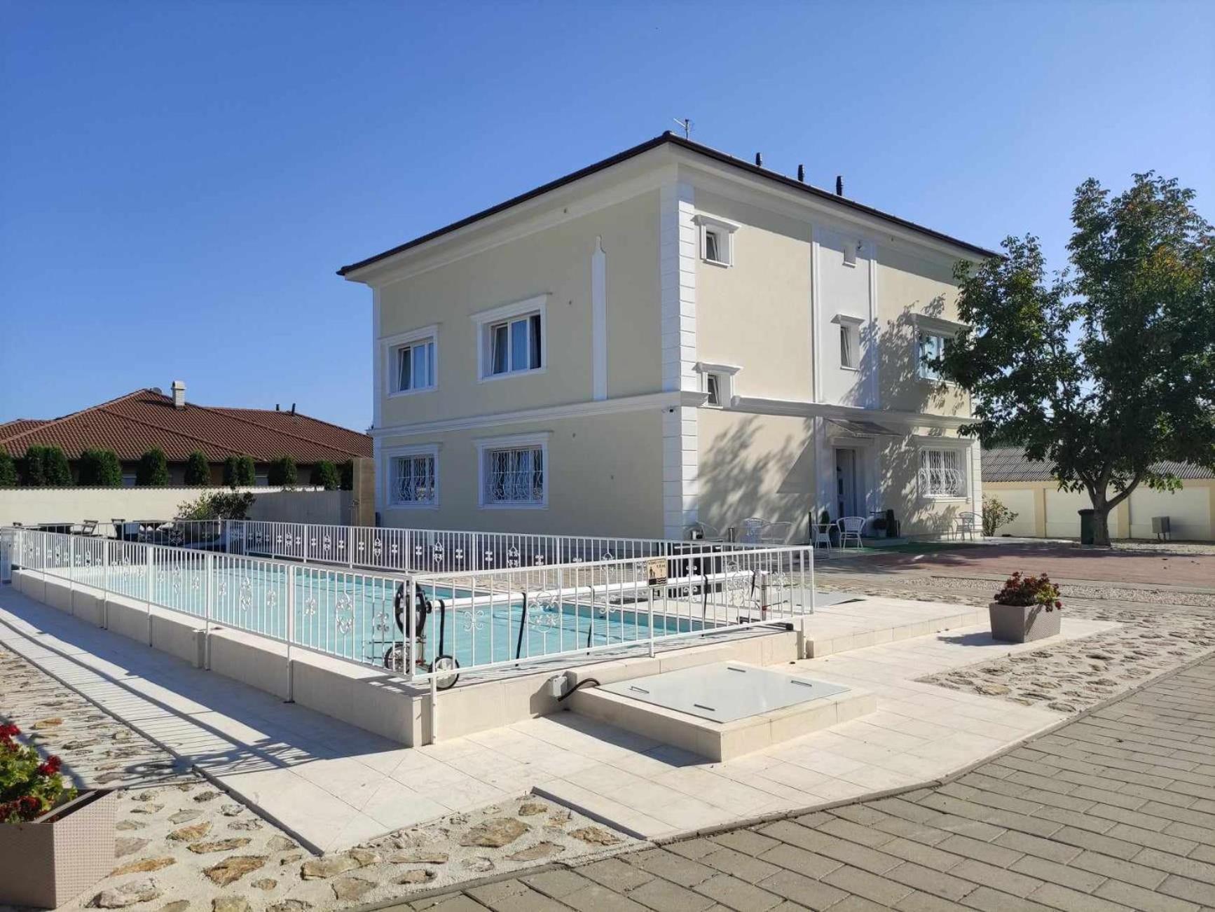 Kemence Csárda és Szálloda Nyíregyháza Extérieur photo